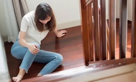 女性更易在楼梯「跌伤」！
