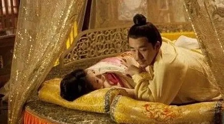 清朝妃子侍寝后为什么不能陪皇帝过夜？