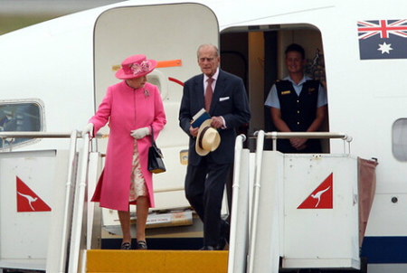 英国女王没有护照