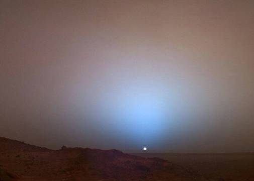 火星上看夕阳是蓝色的
