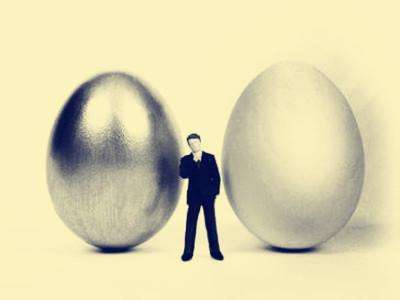 多数男性双侧「蛋蛋」高度不同，有数据显示，超过85%的男性两侧「蛋蛋」高低不一，而且大部分是右侧「蛋蛋」比左侧略高一些。