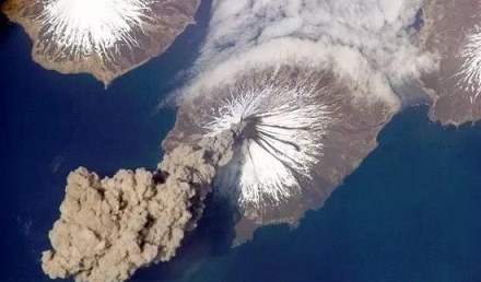 地球表面80%以上的地区起源于火山岩。