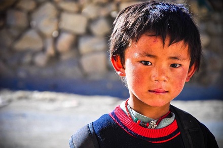 去到西藏不能摸小孩头和拍小孩肩膀？