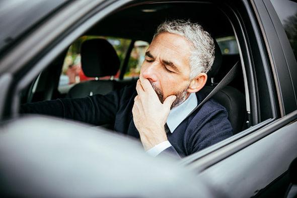为什么开车时会容易犯困？
