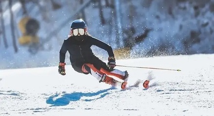 为什么滑雪运动员基本不露脸？